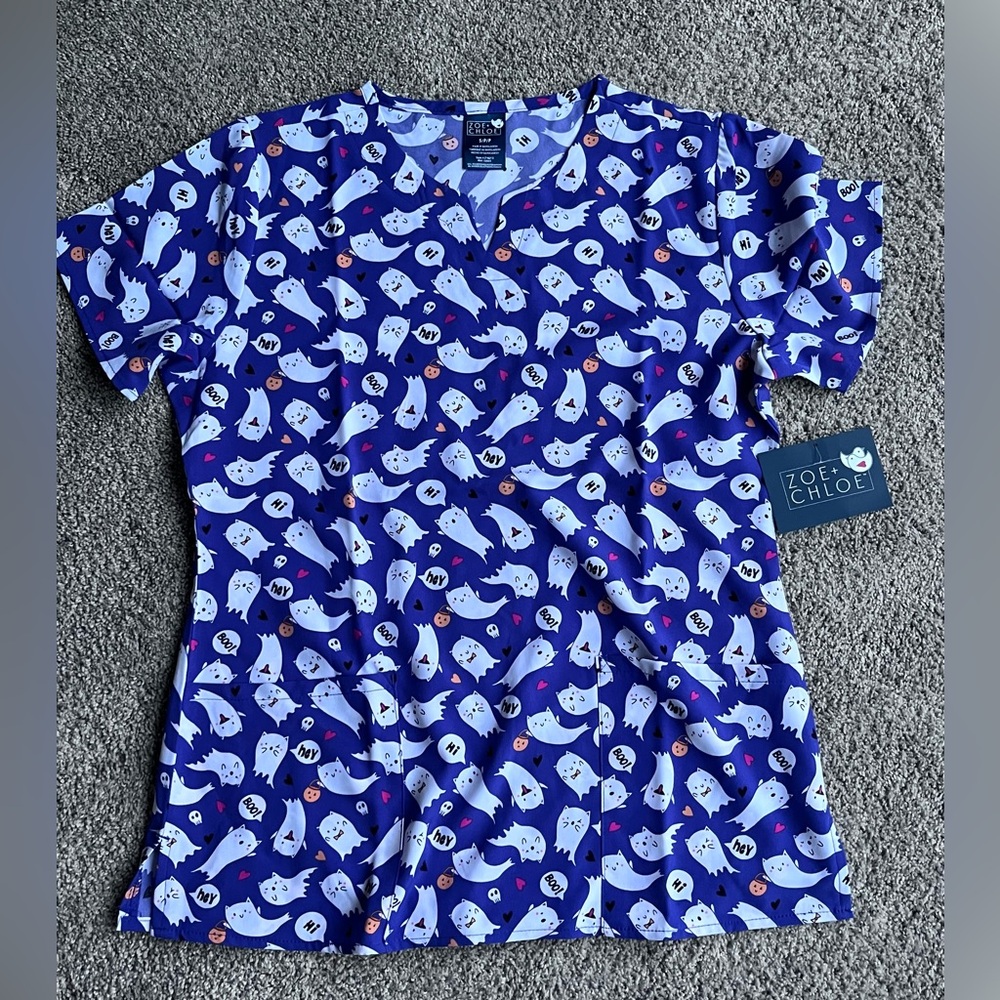Zoe + Chloe Halloween scrub top. Size small, new with tags. Ghost print.
